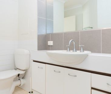 WALK TO THE SOUTH PERTH FORESHORE @$630 per week - Photo 4