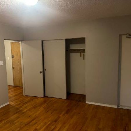 Large one bedroom available right now!! - Photo 1