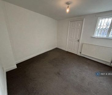3 bedroom flat to rent - Photo 3