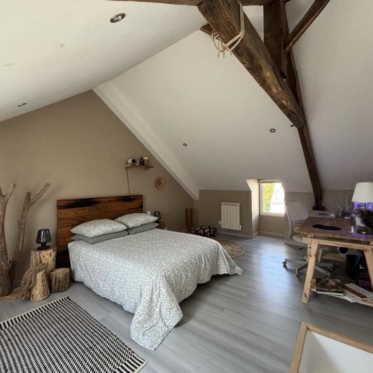 MAISON EN PIERRE APPARENTE AVEC 2 CHAMBRES ET JARDIN - Photo 1