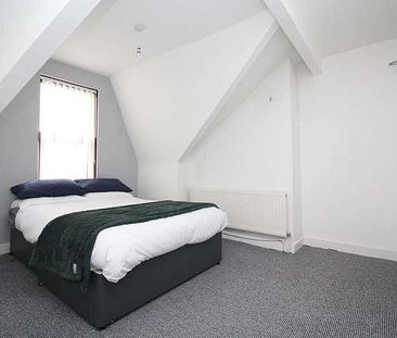 Sandhurst Grove, LS8 - Photo 3