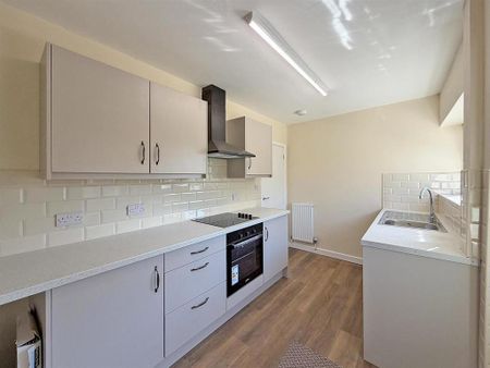 2 bedroom semi-detached bungalow to rent - Photo 4