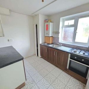 Langdon Crescent, London, E6 - Photo 2