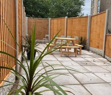 9 bedroom private hall to rent - Photo 3