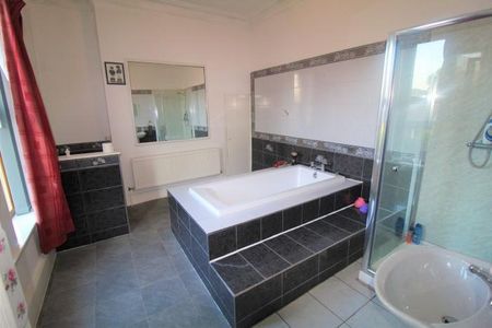 1 bedroom in a house share to rent - Photo 5