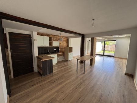 BELLE MAISON 4 CHAMBRES DE 120M² AVEC JARDIN ET TOIT TERRASSE - AMIENS SUD - Photo 4