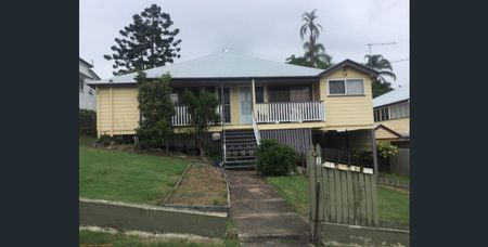 Boutique Queenslander Living in an Unbeatable Location - Photo 5