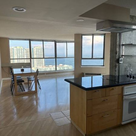 Harbourfront penthouse condo with spectacular views for rent - Photo 1