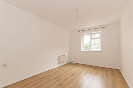 1 bedroom Apartment to let - Photo 5