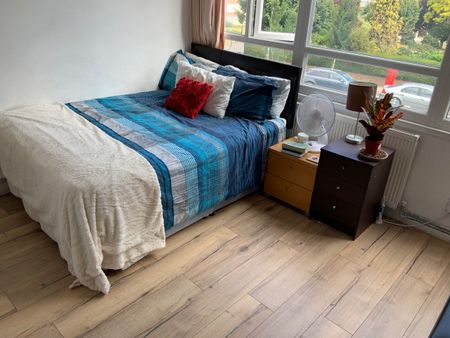 5 Bed Maisonette, Garden Royal, SW15 - Photo 3