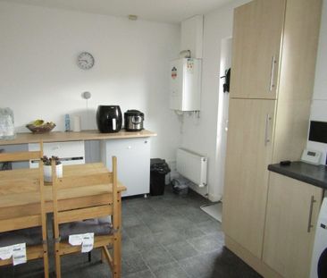 3 bed Terraced - To Let - Photo 6