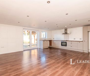 3 bedroom bungalow to rent Fourth Avenue, Wickford, Essex, SS11 - Photo 4