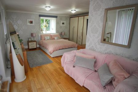 4 bedroom detached house to rent - Photo 4