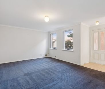Spacious Townhouse - Photo 1