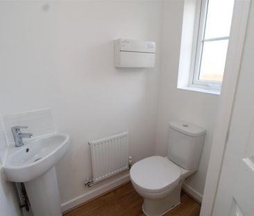 Wilton Avenue, Hampton Gardens, Peterborough - Photo 2