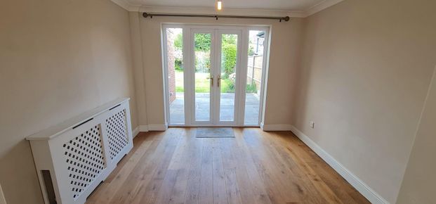 Cawcott Drive, Windsor - Photo 1