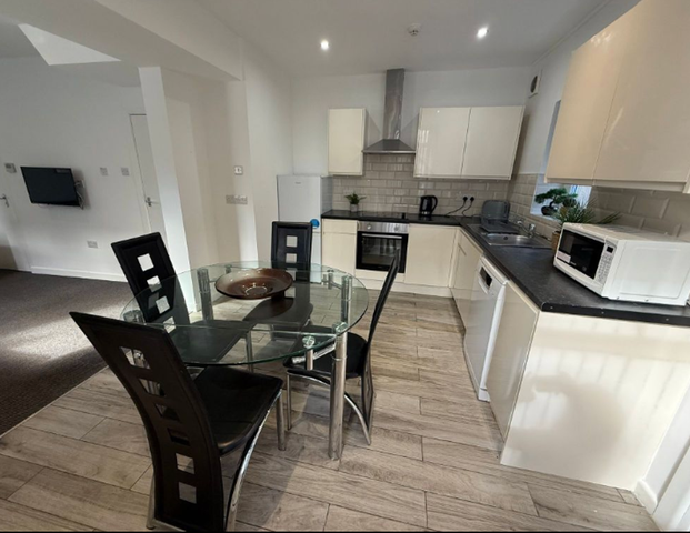 Willow Lane Room 2 - Photo 1