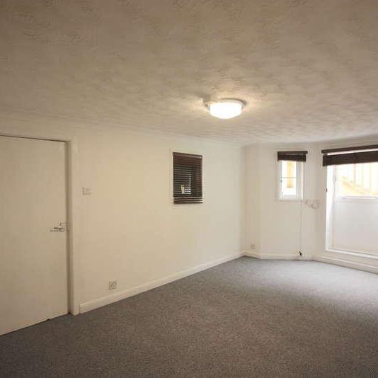 Regents Park, Heavitree, EX1 - Photo 1