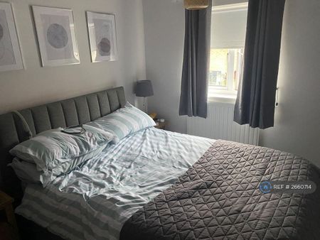 3 bedroom semi-detached house to rent - Photo 5