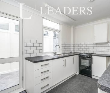 3 bedroom house to rent Grove Road, Gosport, PO12 - Photo 4
