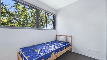 Caulfield East - Photo 2