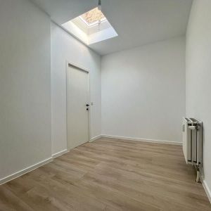 Appartement te huur in Ukkel voor € 950 met 1 slaapkamer - Photo 2
