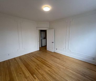 Recently Renovated 4½ Apartment Available - A louer • For Rent - Photo 3