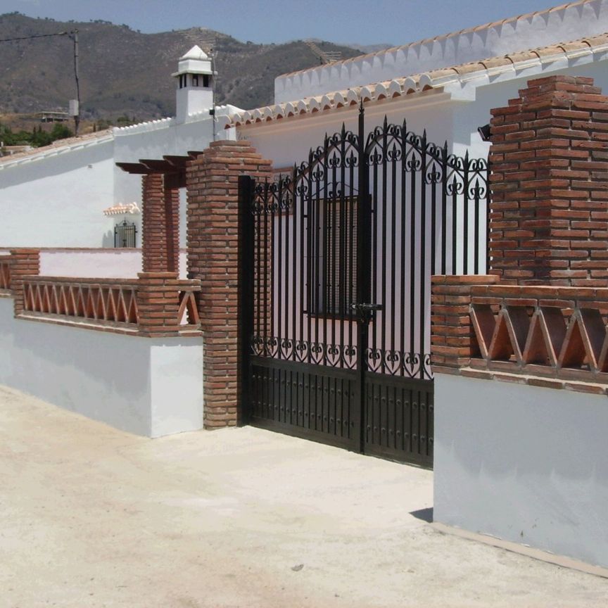 Cortijo For Long Term Rental in Frigiliana - Photo 1