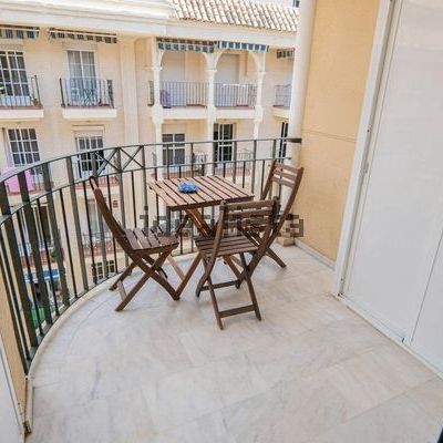 Alquiler de piso en Puerto de Estepona - Photo 1