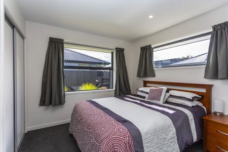 Spacious and private 3-bedroom family home! - Photo 4