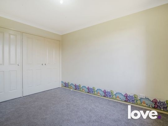 1/2 Hillview Crescent, Macquarie Hills, NSW, 2285 - Photo 1