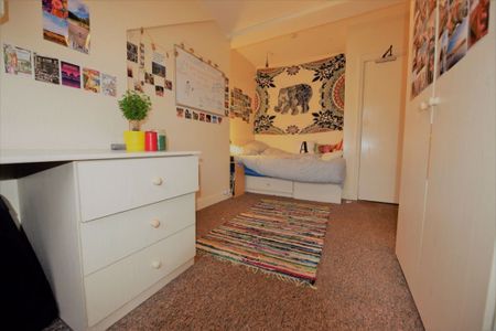 7 bedroom House in Archery Road (7 BED), Leeds - Photo 4