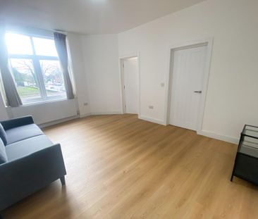 3 bedroom apartment to rent - Photo 3