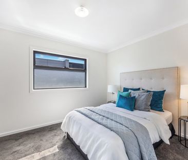 Stunning As-New Townhouse Close to Sand & Sea - Photo 6