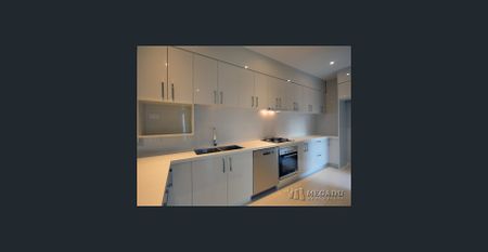 Stylish Townhouse Living in Prime Location - Photo 4
