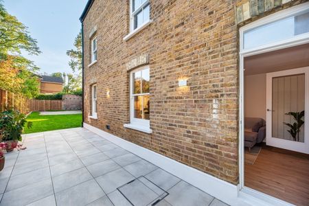 3 bedroom flat to rent - Photo 5