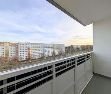 Sanierte 3-Raum-Wohnung mit Badewanne und Balkonkraftwerk - Foto 1