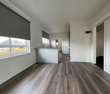 Well-Presented Unit with Comfort and Convenience - Photo 2