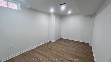 15 BIRCHPARK Drive #Basement Apartment - Photo 3