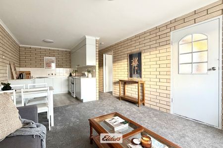 Newly renovated 2 bedroom unit - Photo 4