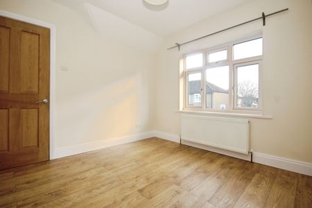 Lavender Avenue, Mitcham, CR4 3RS - Photo 3