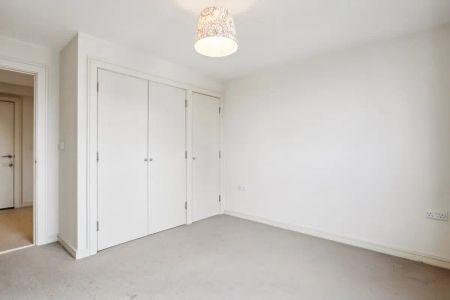 1 bedroom flat in Richmond - Photo 2