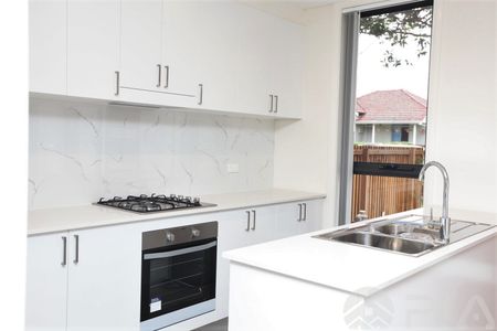 Perfect 3 plus study townhouse with walking distance to town centre - Photo 2