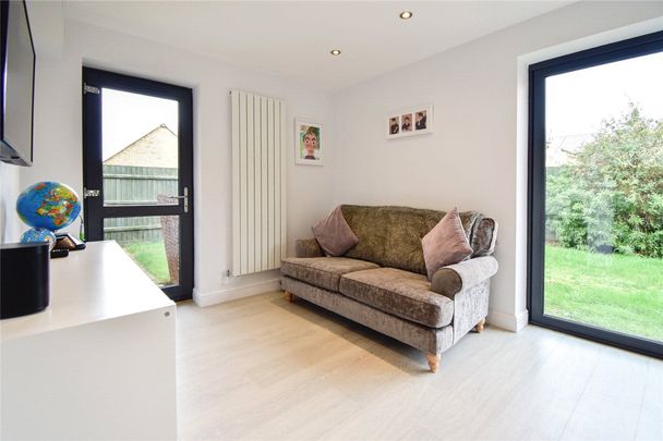 Beautifully presented four bedroom detached home available to rent in the picturesque village of Girton, just north of Cambridge. Garage, and driveway parking for two cars, complete with EV charging points. Gas central heating. Unfurnished. - Photo 1