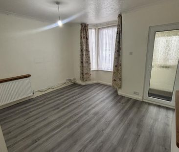 3 bedroom end of terrace house to rent - Photo 1