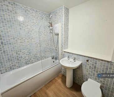 2 bedroom flat to rent - Photo 6
