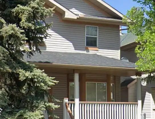 O3 Bedroom, 2.5 Bath House with shared Laundry available from July 1st — 3 Bedrooms Main Floor - Photo 1