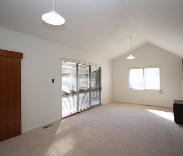 18 Feakes Place, Campbell ACT 2612 - House For Rent | Domain - Photo 1