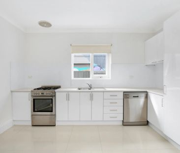 Low maintenance cottage close to cbd - Photo 2