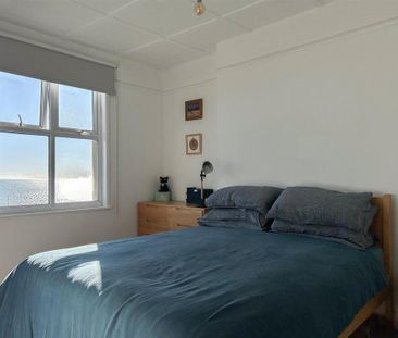 4 bedroom flat to rent - Photo 2
